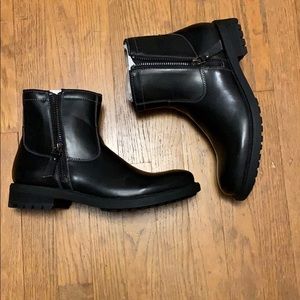 Brand new Kenneth Cole c-roam boots